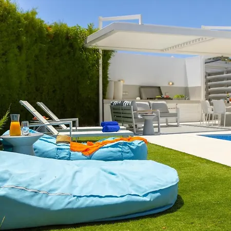 Sunset Family W Heated Pool - 1min Walk To *