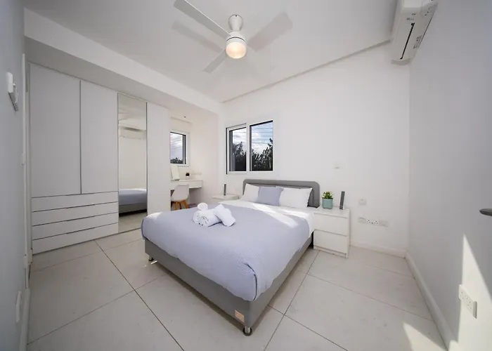 Sunset Family W Heated Pool - 1min Walk To