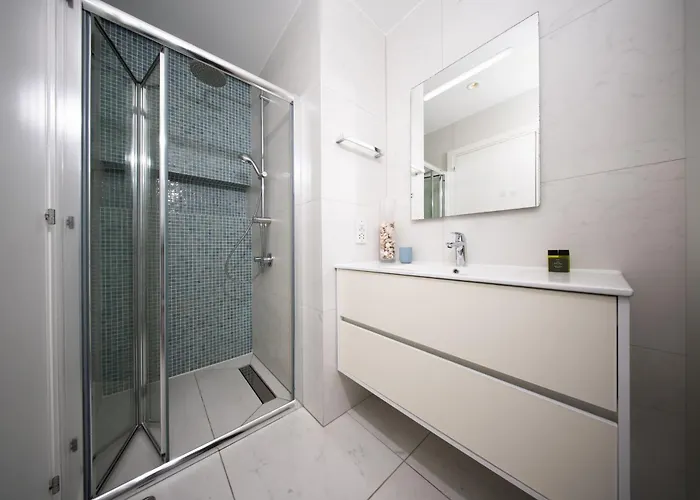 Sunset Family W Heated Pool - 1min Walk To *