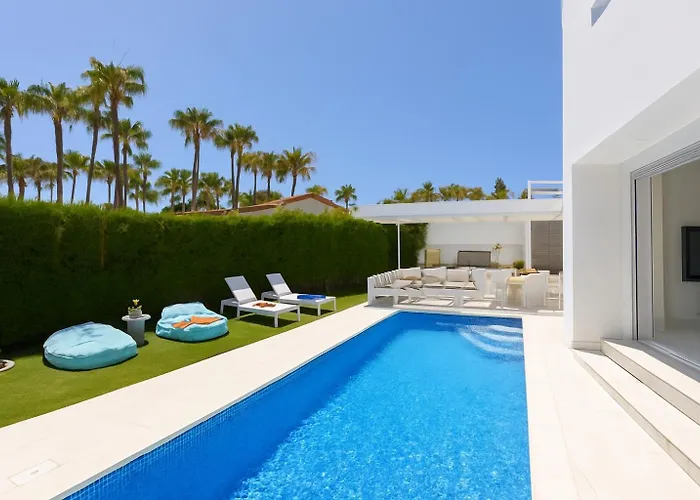 Sunset Family W Heated Pool - 1min Walk To