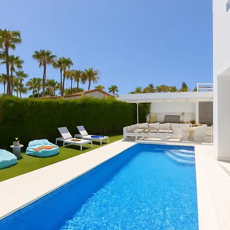 Sunset Family W Heated Pool - 1min Walk To