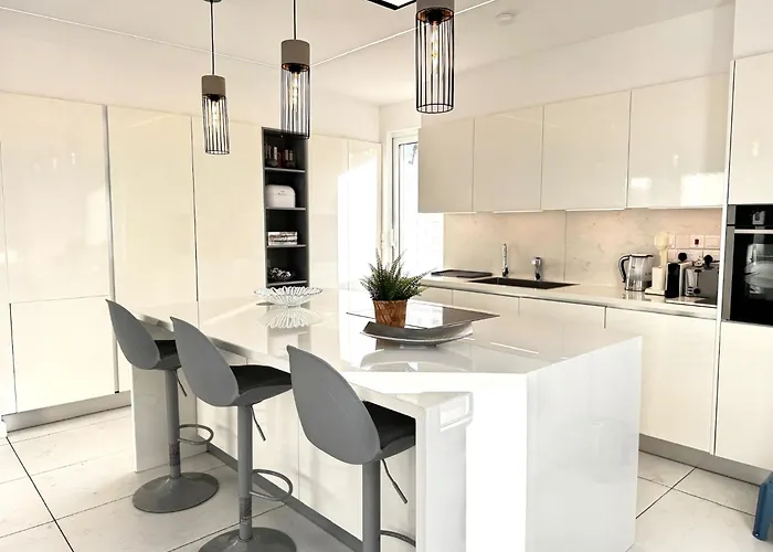 Sunset Family W Heated Pool - 1min Walk To * Protaras