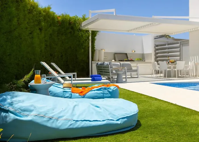 Sunset Family W Heated Pool - 1min Walk To *