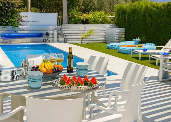 Sunset Family W Heated Pool - 1min Walk To Villa