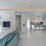 Sunset Family W Heated Pool - 1min Walk To Villa *