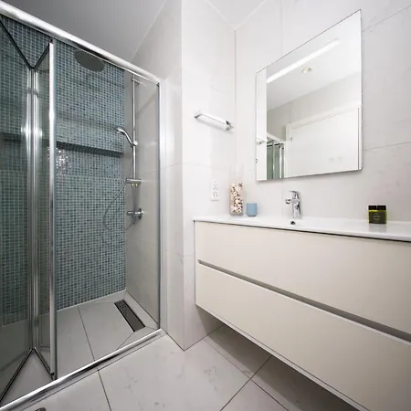 Sunset Family W Heated Pool - 1min Walk To *