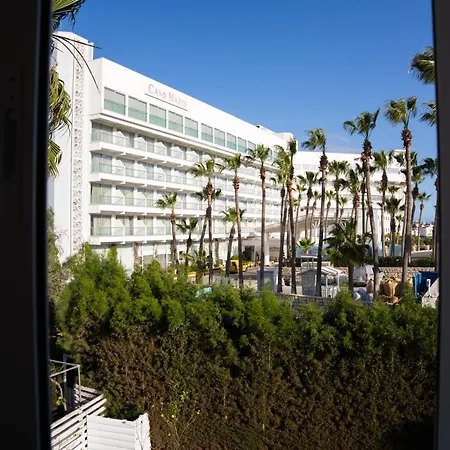 Sunset Family W Heated Pool - 1min Walk To Villa