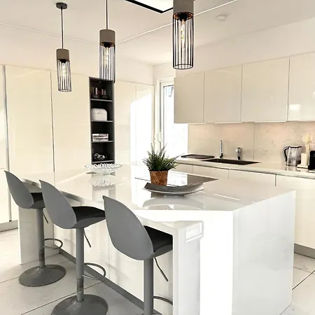 Sunset Family W Heated Pool - 1min Walk To * بروتاراس