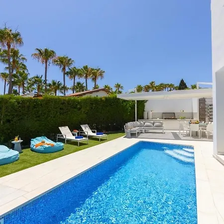 Sunset Family W Heated Pool - 1min Walk To * بروتاراس