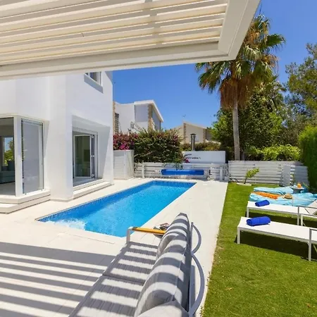Sunset Family Villa W Heated Pool - 1Min Walk To Beach Villa Protaras