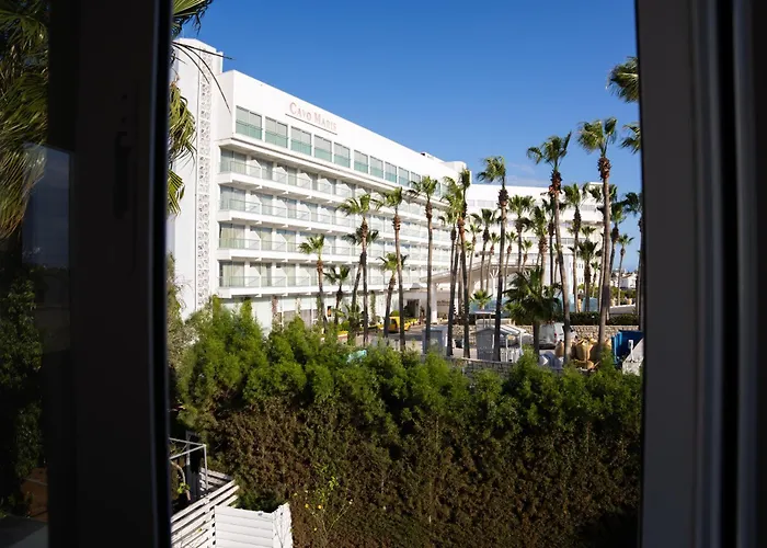 Sunset Family W Heated Pool - 1min Walk To Villa