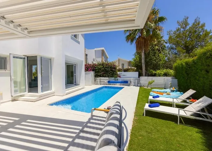Sunset Family W Heated Pool - 1min Walk To Villa Protaras